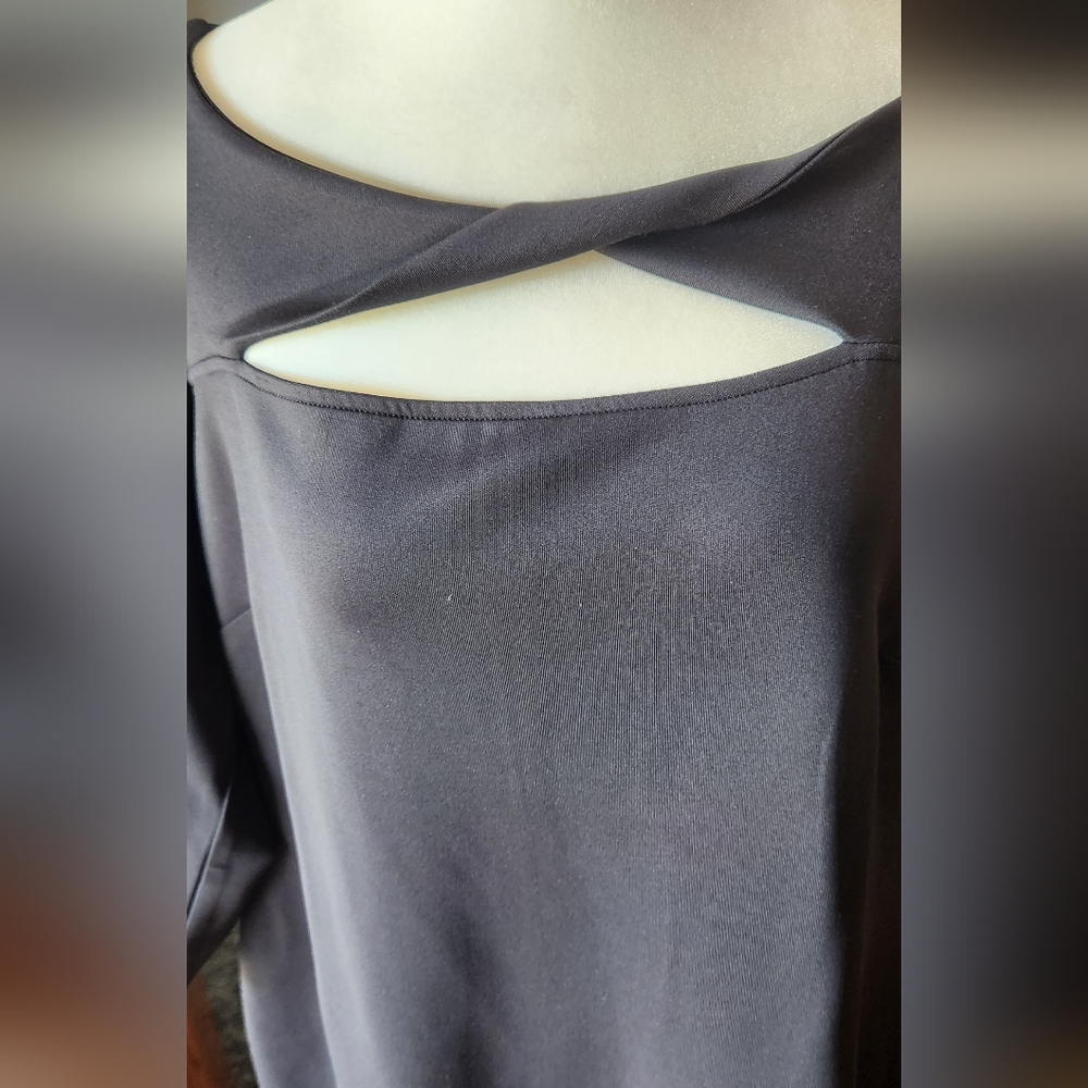 Black Dress - Picture 2 of 4